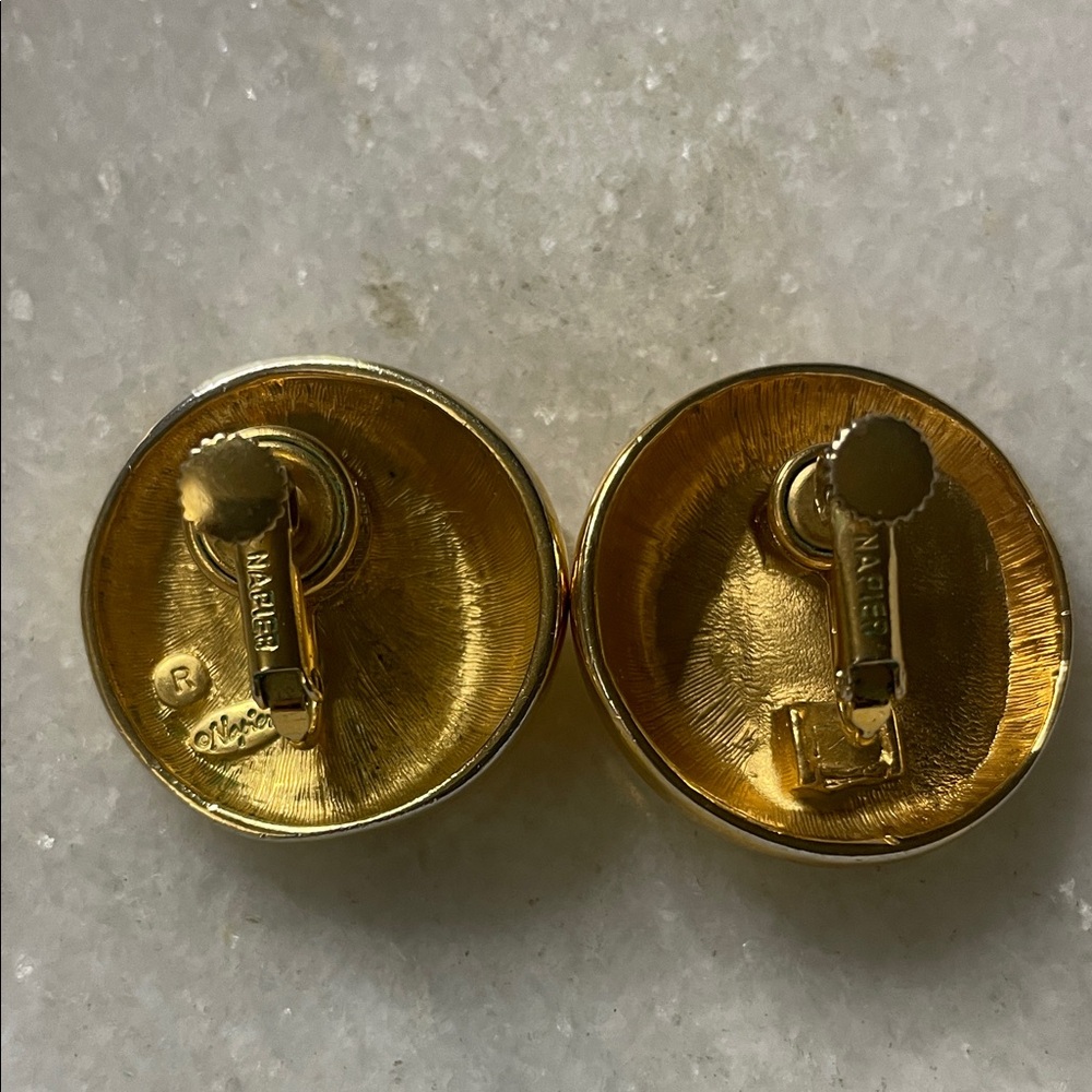 VINTAGE Napier gold tone clip-on earrings - Picture 4 of 5